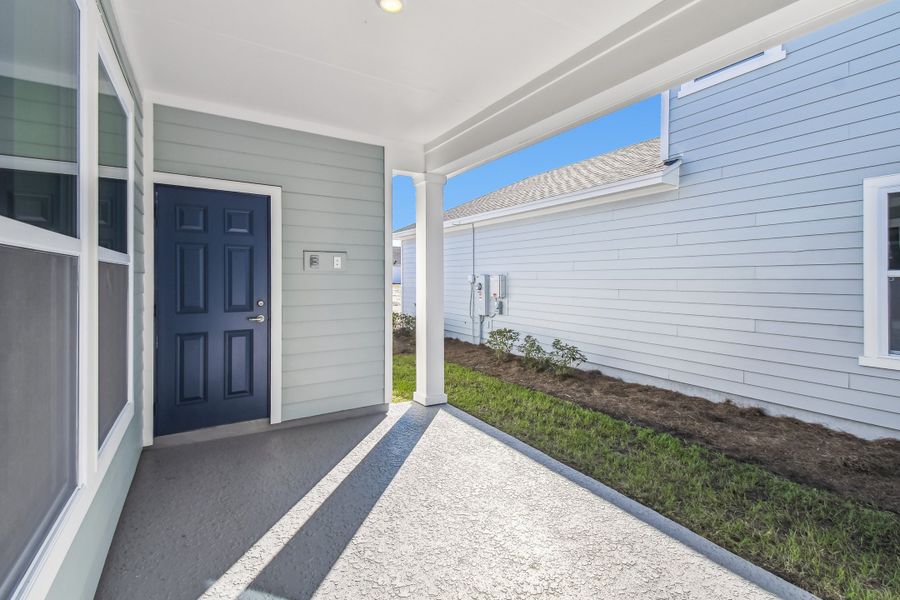 Exterior details and patio area of a home in Weslyn Park in Sunbridge 34', St. Cloud (Image 3).