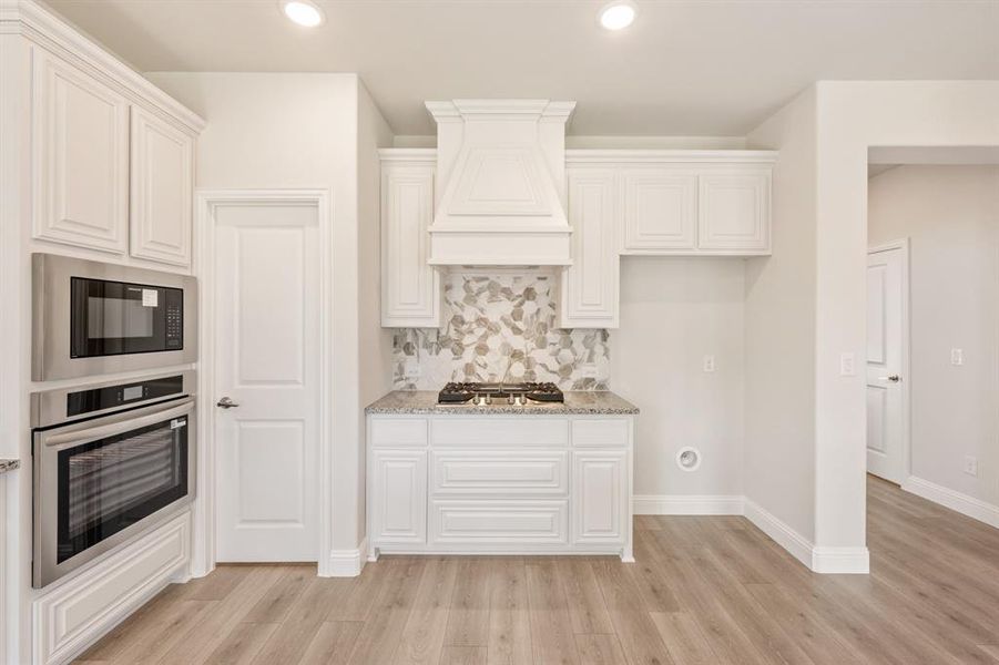 Furnished interior view inside a new home in Sunset Ridge, Alvarado (Image 16).