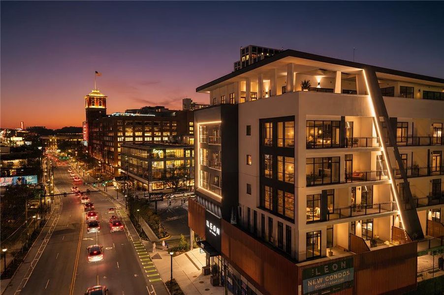 Condo located in Atlanta, GA showcasing its design and architecture (Image 3).