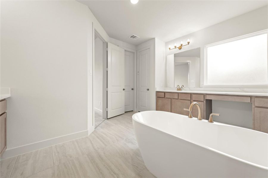 Representative image. Features, selections and colors may vary.