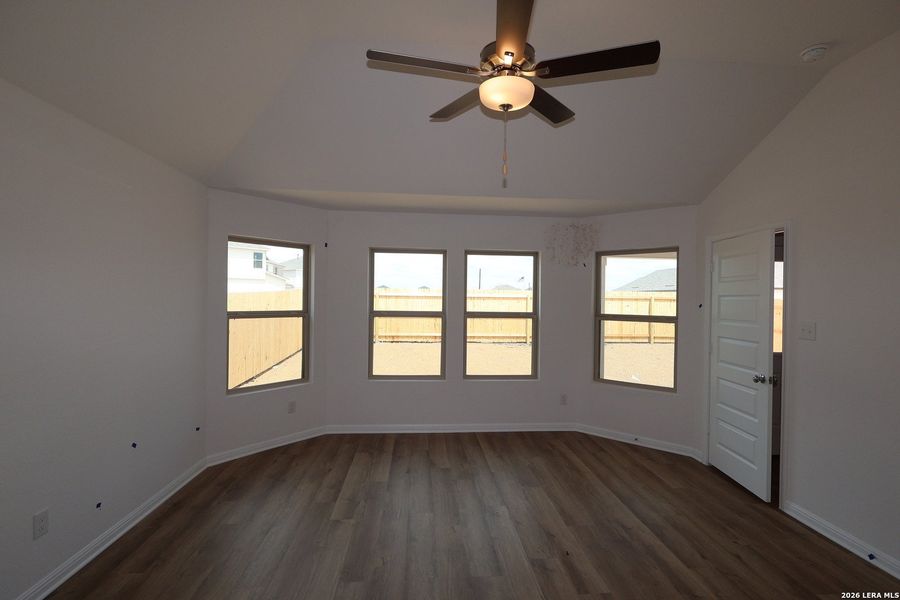 Spacious, unfurnished interior of a new home in Verano Farms, San Antonio (Image 19).