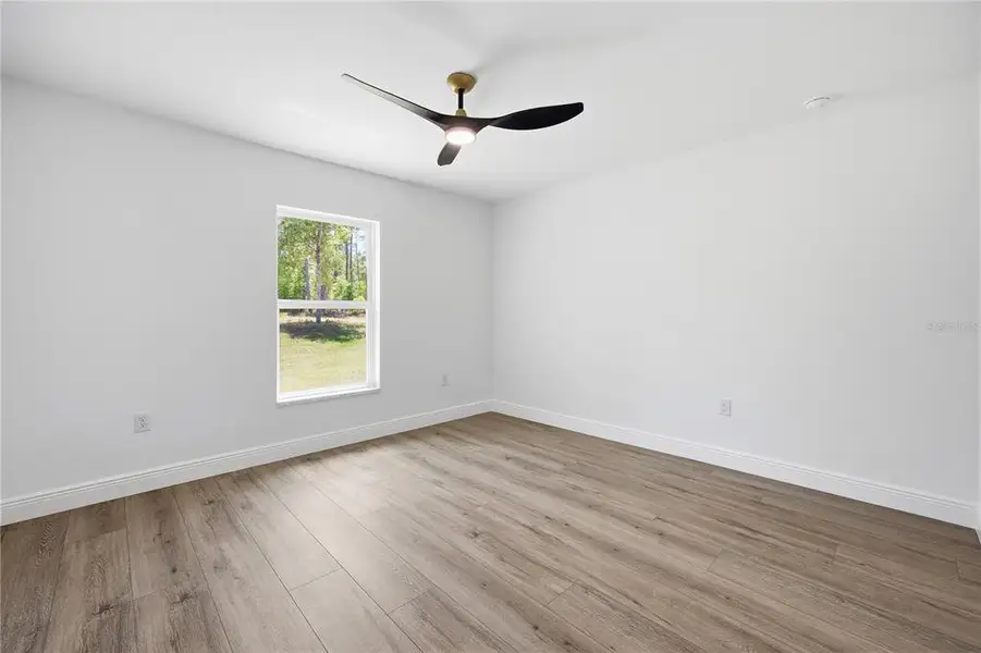 Spacious, unfurnished interior of a new home in , Ocala (Image 35).