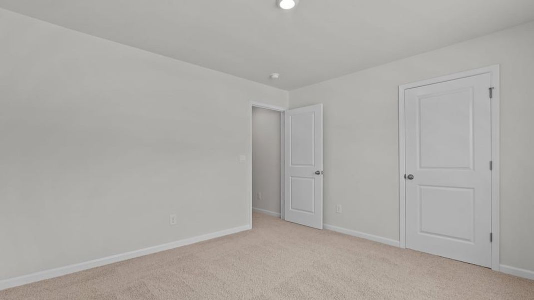 Spacious, unfurnished interior of a new home in Blair Ridge, La Grange (Image 34).
