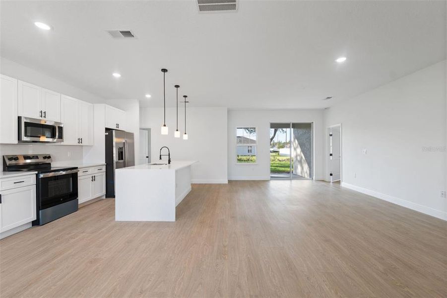 Spacious, unfurnished interior of a new home in , Ocala (Image 18).