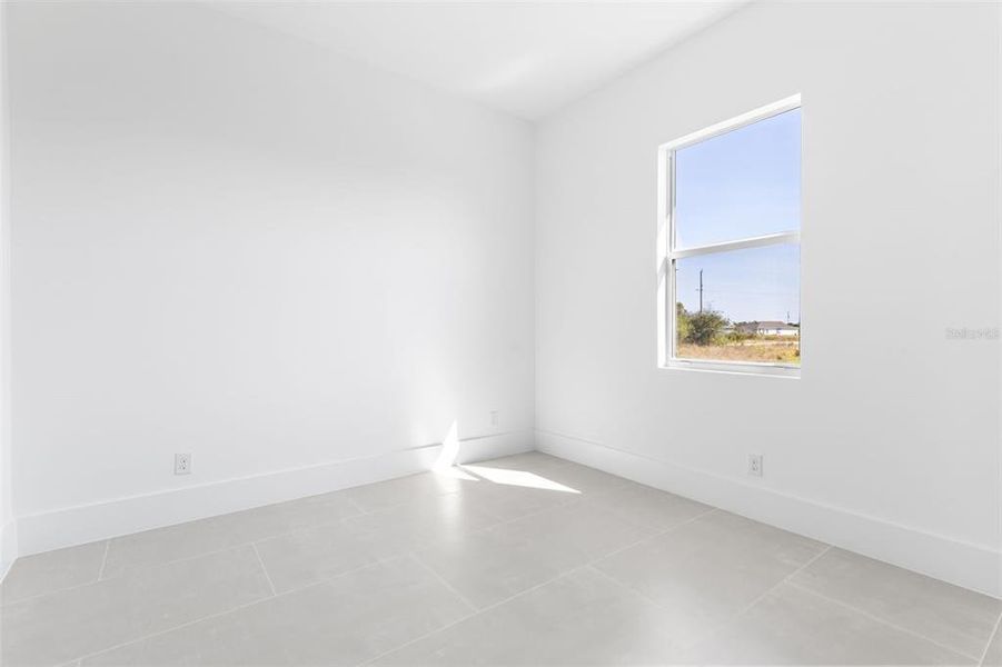 Spacious, unfurnished interior of a new home in , Lehigh Acres (Image 17).