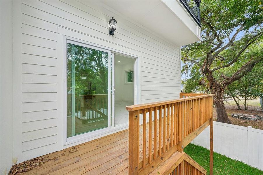 Exterior details and patio area of a home in , Tampa (Image 3).