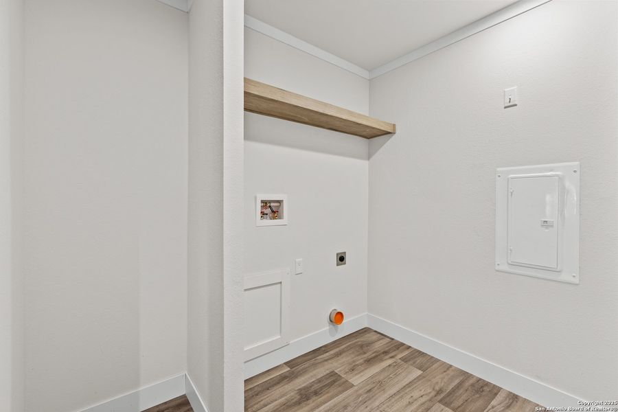 Spacious, unfurnished interior of a new home in , Somerset (Image 15).