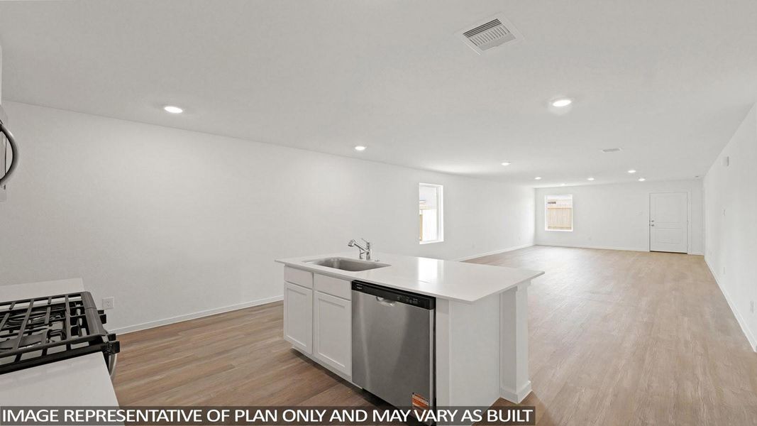 Furnished interior view inside a new home in Silverthorne, Conroe (Image 9).