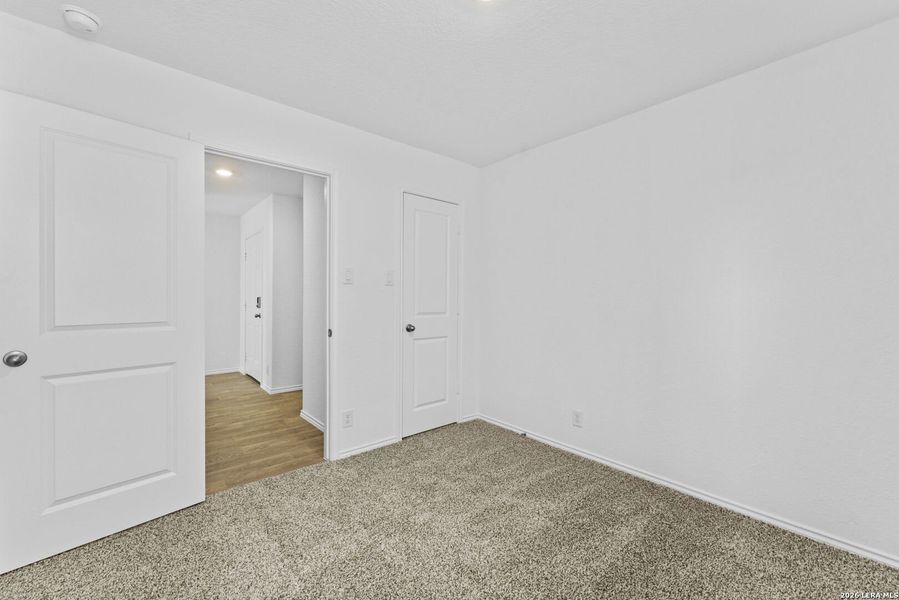 Spacious, unfurnished interior of a new home in Blue Ridge Ranch, San Antonio (Image 23).