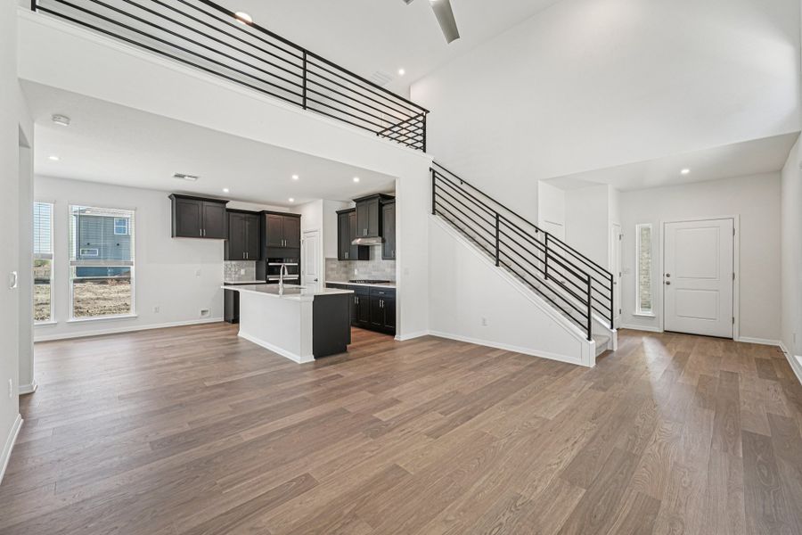 Spacious, unfurnished interior of a new home in Porter Country, Buda (Image 14).