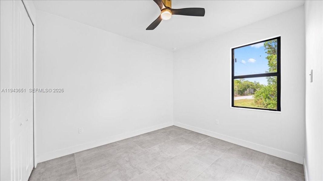 Spacious, unfurnished interior of a new home in , Cape Coral (Image 24).
