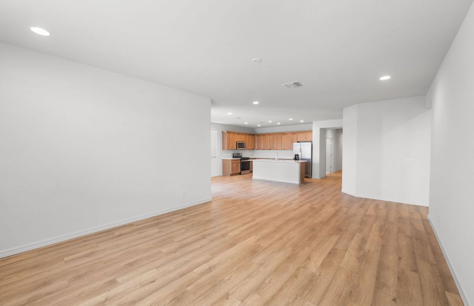 Spacious, unfurnished interior of a new home in Alamar, Avondale (Image 21). Spacious, unfurnished interior of a new home in Alamar, Avondale (Image 21).