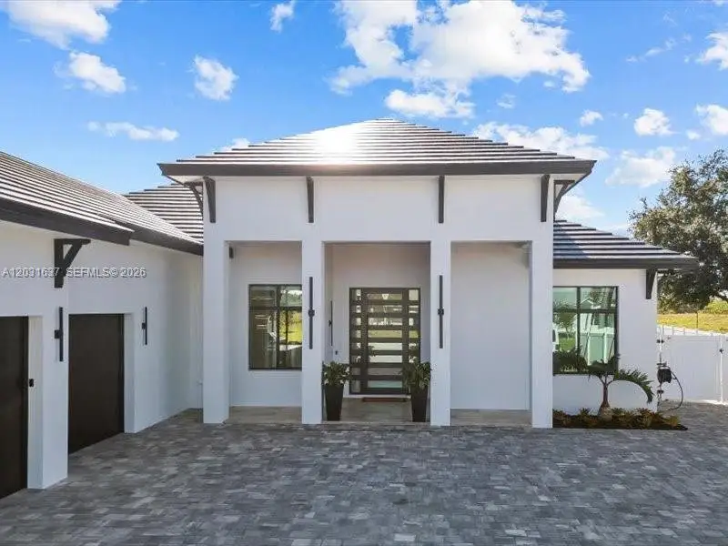Exterior details and patio area of a home in , Port St. Lucie (Image 33).