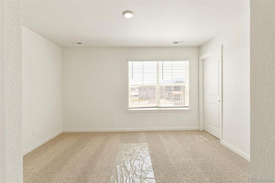 Spacious, unfurnished interior of a new home in The Ridge at Lorson Ranch, Colorado Springs (Image 22).