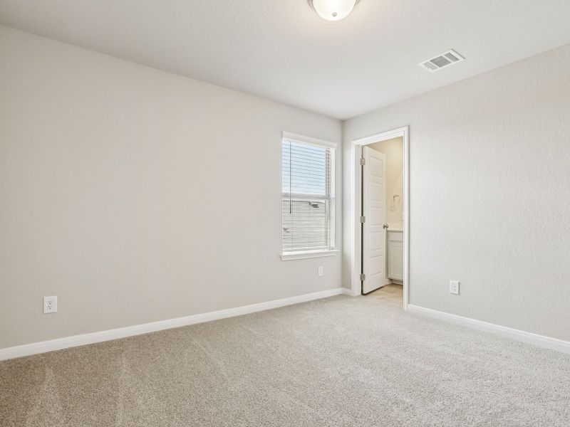 Spacious, unfurnished interior of a new home in Arcadia Ridge - Premier Series, San Antonio (Image 27).