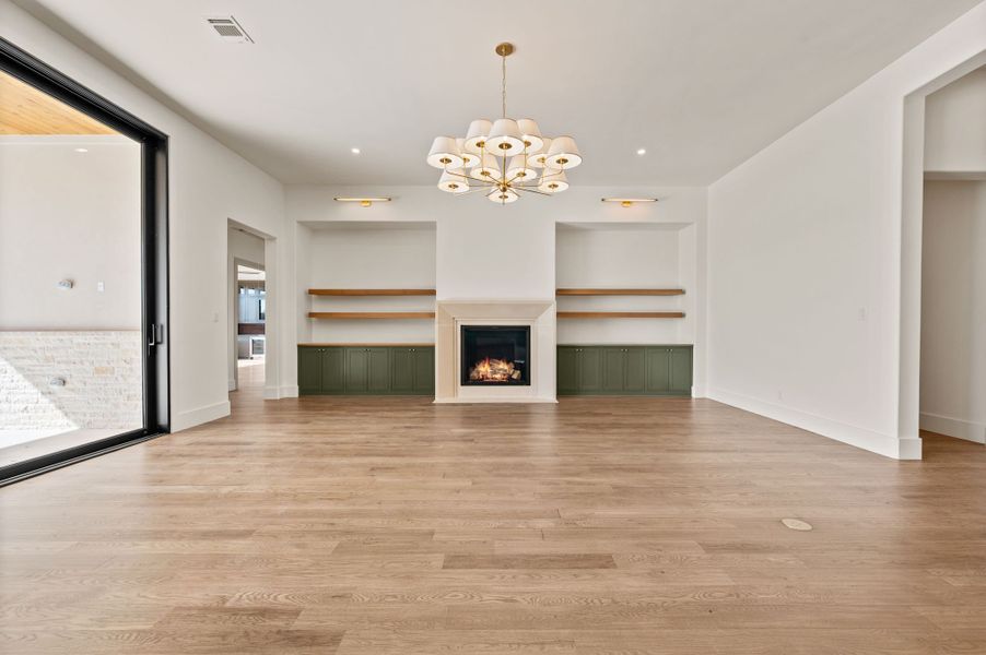 Spacious, unfurnished interior of a new home in Fleming Pointe, Fort Worth (Image 34).