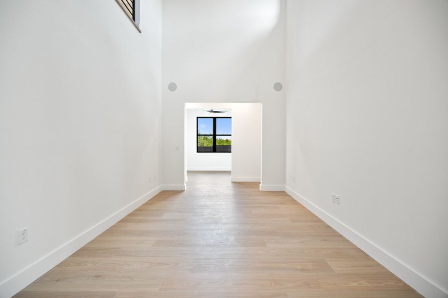 Spacious, unfurnished interior of a new home in Milky Way at River Place, Austin (Image 10). Spacious, unfurnished interior of a new home in Milky Way at River Place, Austin (Image 10).