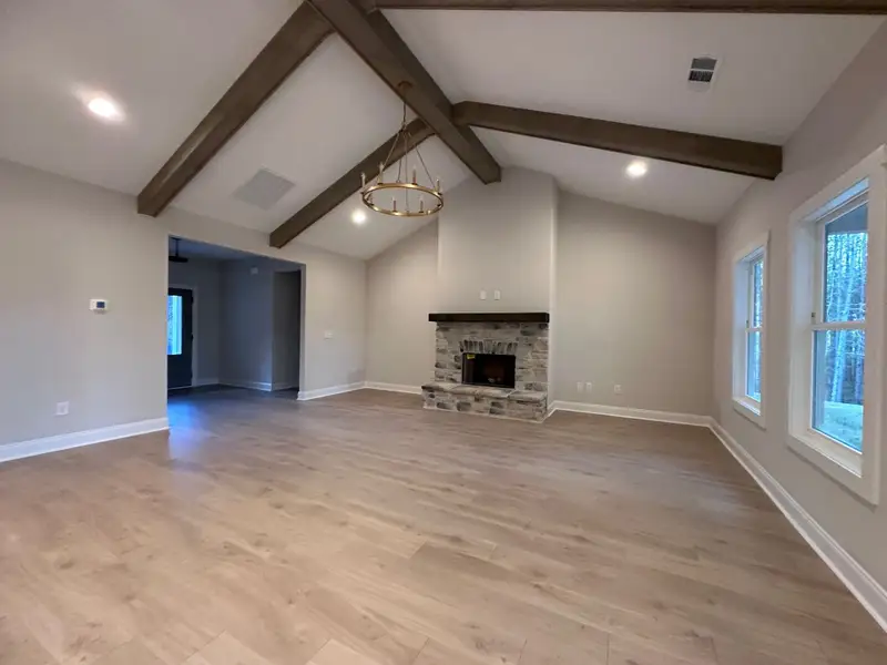 Spacious, unfurnished interior of a new home in Dove Creek, LaGrange (Image 12).