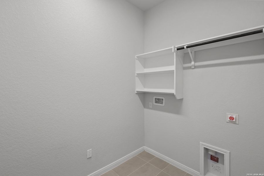 Spacious, unfurnished interior of a new home in Buffalo Crossing, Cibolo (Image 17).