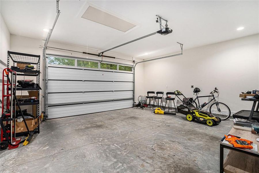 Spacious, unfurnished interior of a new home in , Marietta (Image 25).