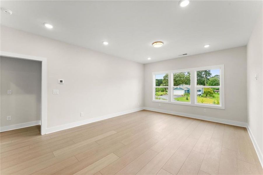 Spacious, unfurnished interior of a new home in Hillgrove Preserve, Powder Springs (Image 46).