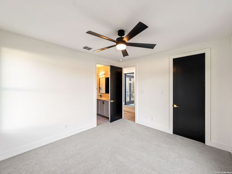 Spacious, unfurnished interior of a new home in , San Antonio (Image 40).