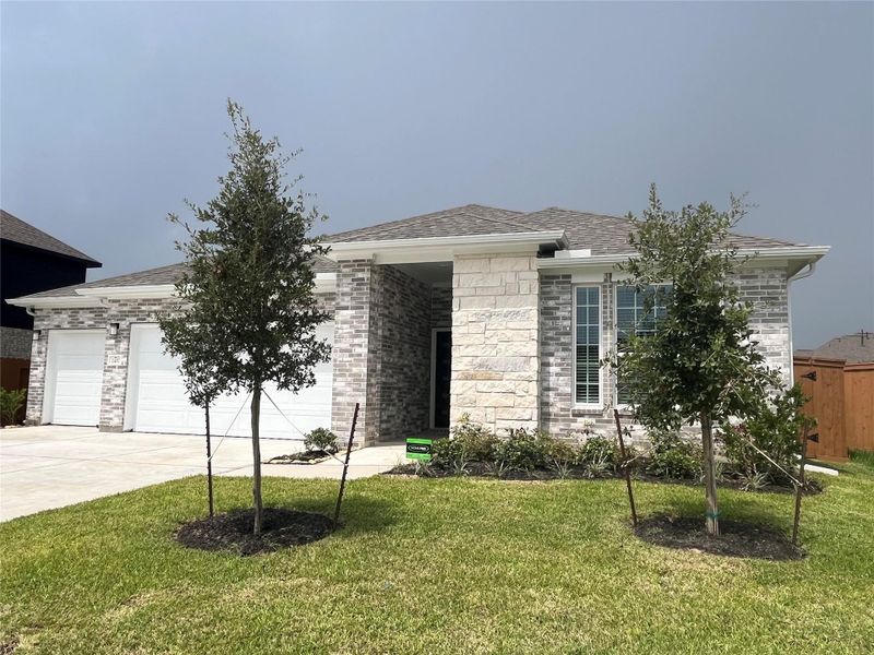 Front exterior of a new home in Sunterra, Katy, TX, highlighting curb appeal (Image 14). Front exterior of a new home in Sunterra, Katy, TX, highlighting curb appeal (Image 14).