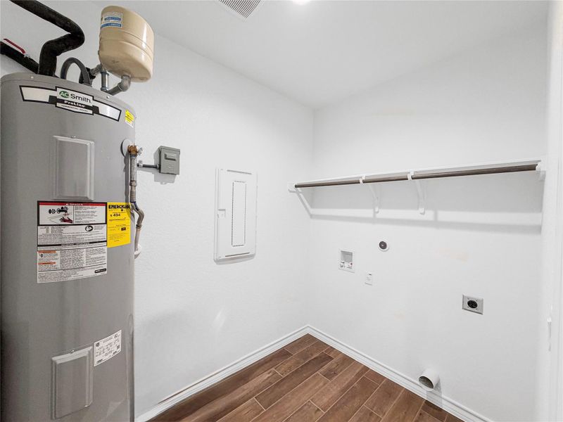 Spacious, unfurnished interior of a new home in , Canyon Lake (Image 13). Spacious, unfurnished interior of a new home in , Canyon Lake (Image 13).