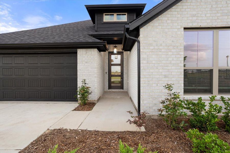 Front exterior of a new home in , Italy, TX, highlighting curb appeal (Image 1).