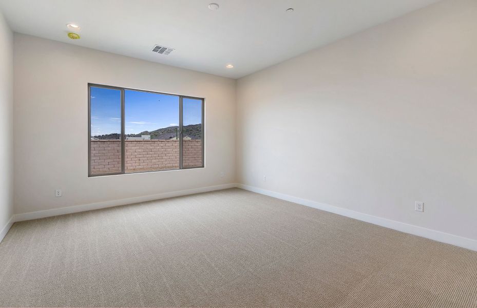 Spacious, unfurnished interior of a new home in Saguaro Reserve - Majesty, Marana (Image 26).