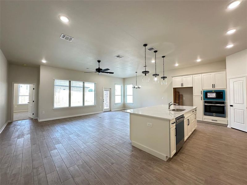 Spacious, unfurnished interior of a new home in , Lorena (Image 15).