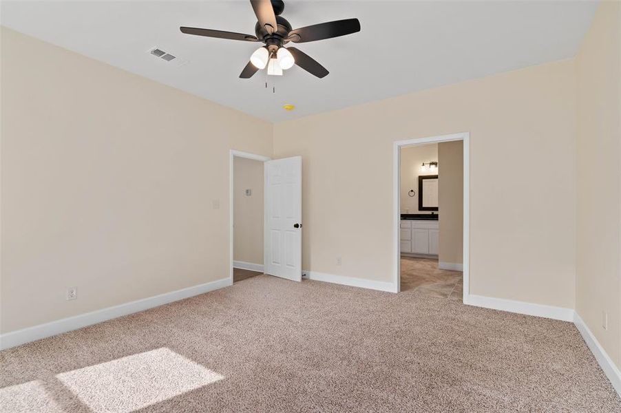 Spacious, unfurnished interior of a new home in , Gainesville (Image 20).
