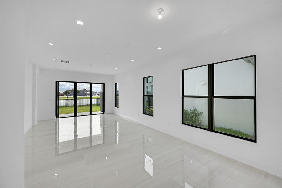 Spacious, unfurnished interior of a new home in Apex at Avenir, Palm Beach Gardens (Image 39).