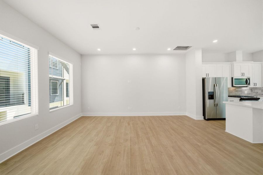 Spacious, unfurnished interior of a new home in Cedar Post, Houston (Image 28). Spacious, unfurnished interior of a new home in Cedar Post, Houston (Image 28).