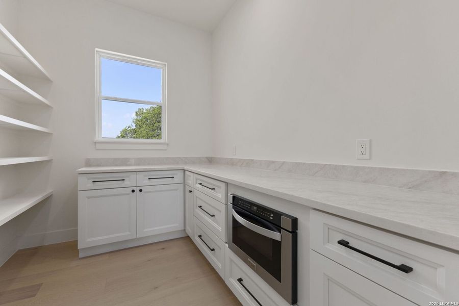 Furnished interior view inside a new home in , Bandera (Image 18).