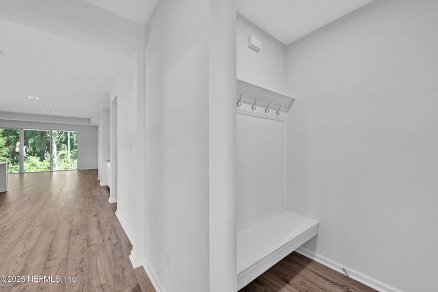 Spacious, unfurnished interior of a new home in McGirt's Creek, Yulee (Image 30).