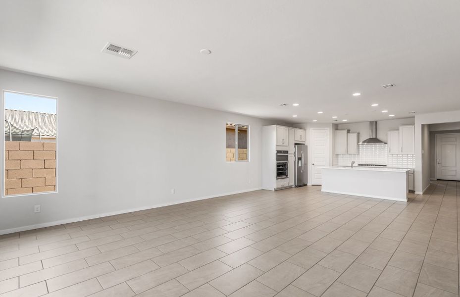 Spacious, unfurnished interior of a new home in Blossom Rock, Apache Junction (Image 26).