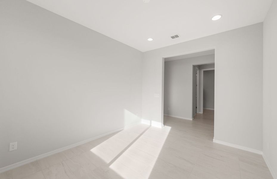 Spacious, unfurnished interior of a new home in Foothills at Northpointe, Peoria (Image 21).
