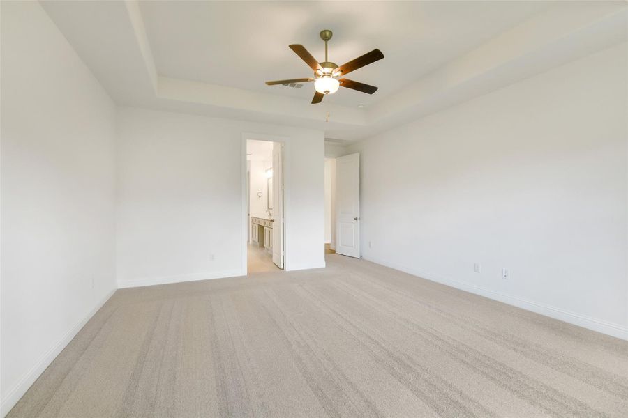 Spacious, unfurnished interior of a new home in , Conroe (Image 25).