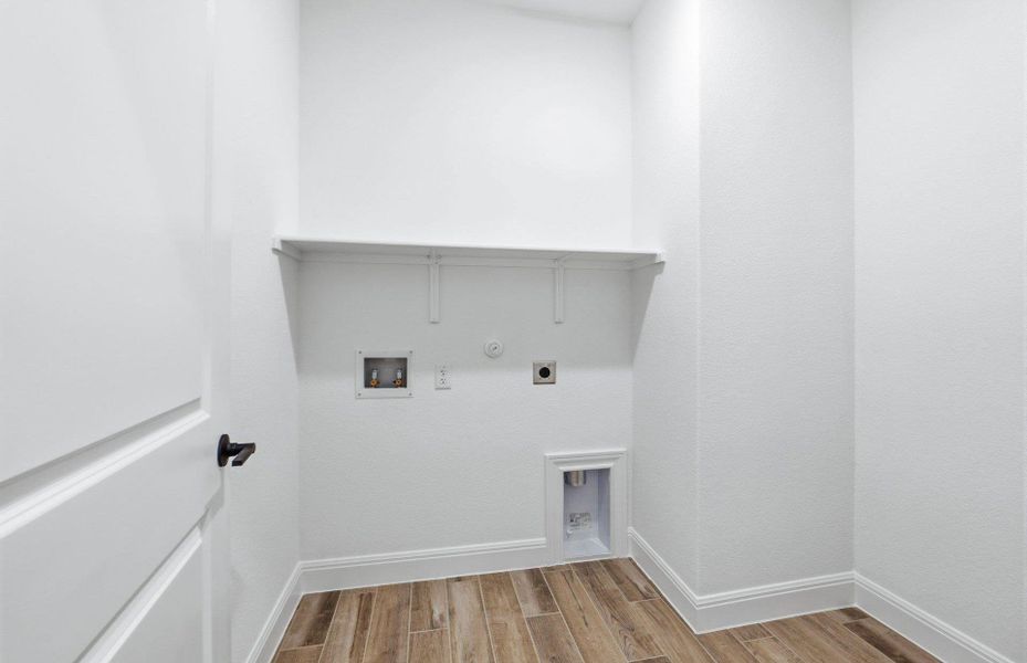 Spacious, unfurnished interior of a new home in Lagos, Manor (Image 14).