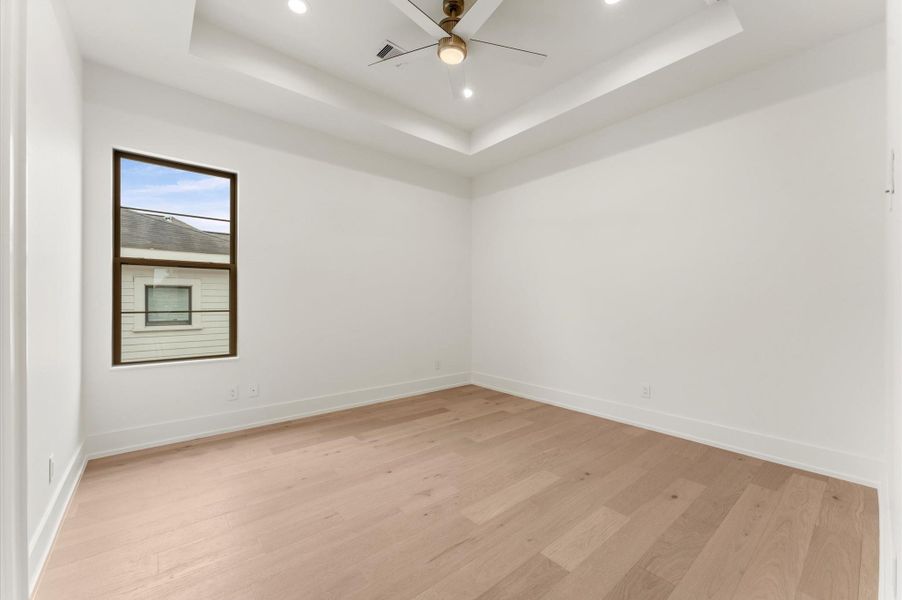 Image 47 of a home in .