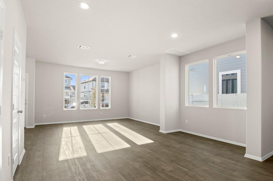 Spacious, unfurnished interior of a new home in Harvest Ridge, Elgin (Image 29).