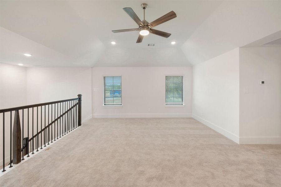 Spacious, unfurnished interior of a new home in Lone Star Landing, Montgomery (Image 24).