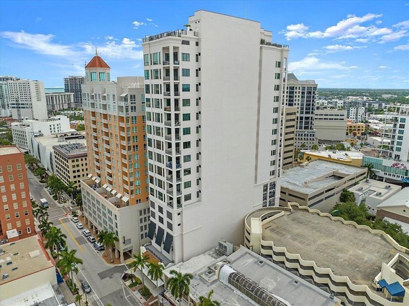 Condo located in Sarasota, FL showcasing its design and architecture (Image 30). Condo located in Sarasota, FL showcasing its design and architecture (Image 30).