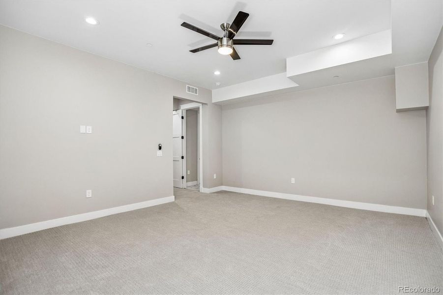 Spacious, unfurnished interior of a new home in , Hudson (Image 42).