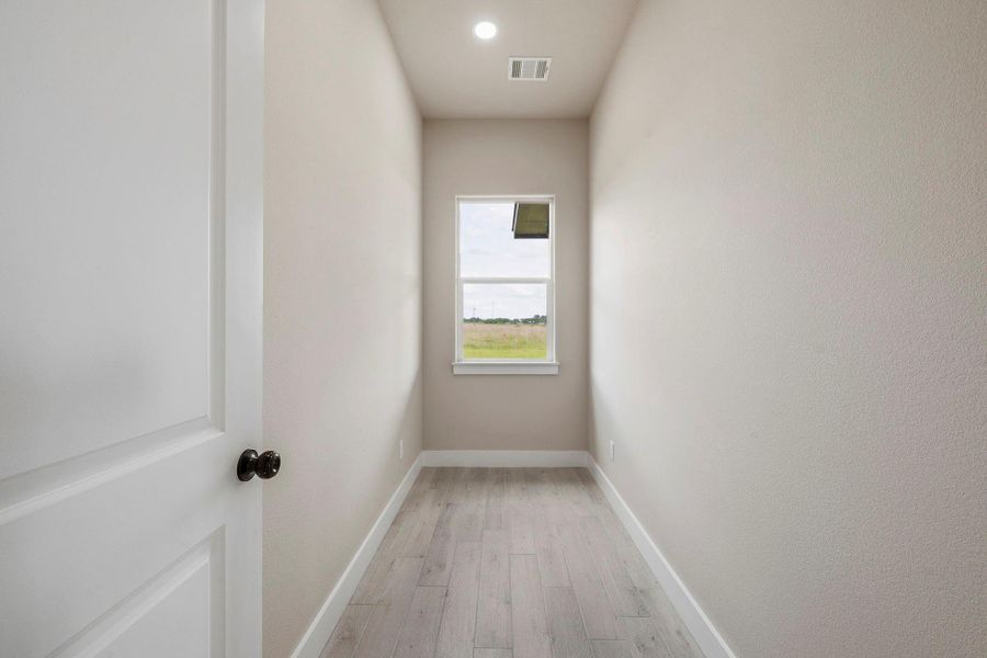 Spacious, unfurnished interior of a new home in , Franklin (Image 20).
