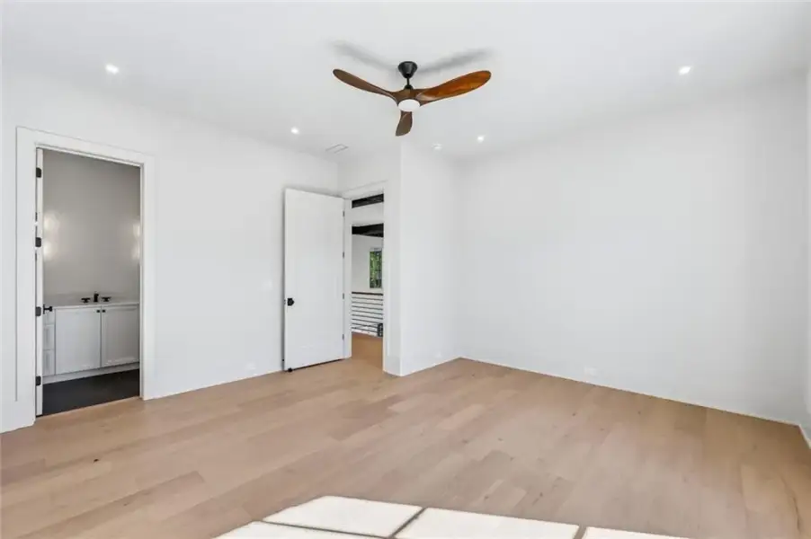 Spacious, unfurnished interior of a new home in , Alpharetta (Image 97).