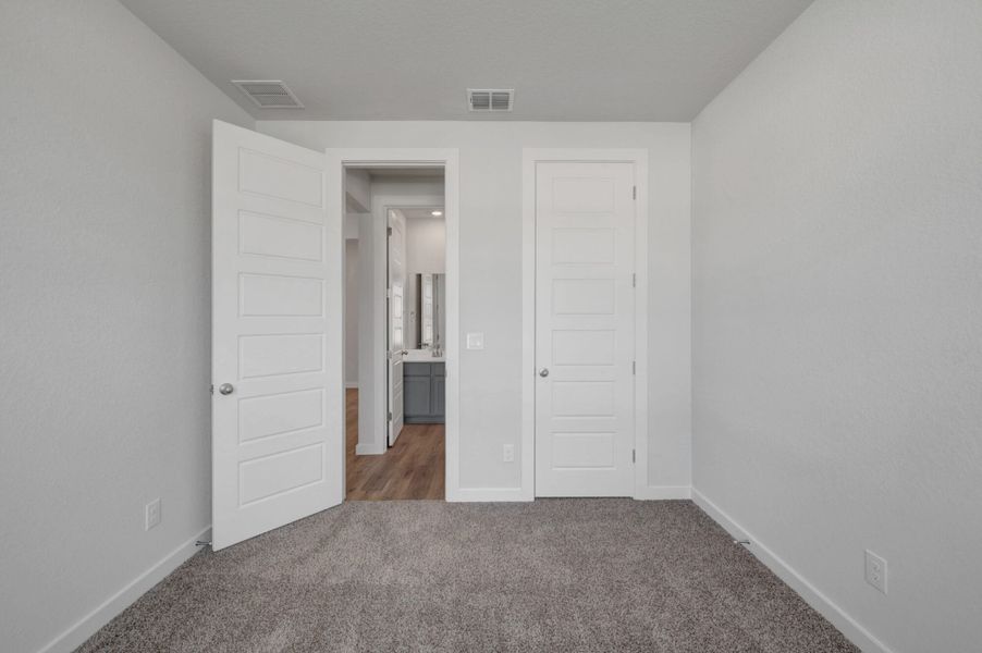 Spacious, unfurnished interior of a new home in The Meadows at Hunters Ranch, San Antonio (Image 21).
