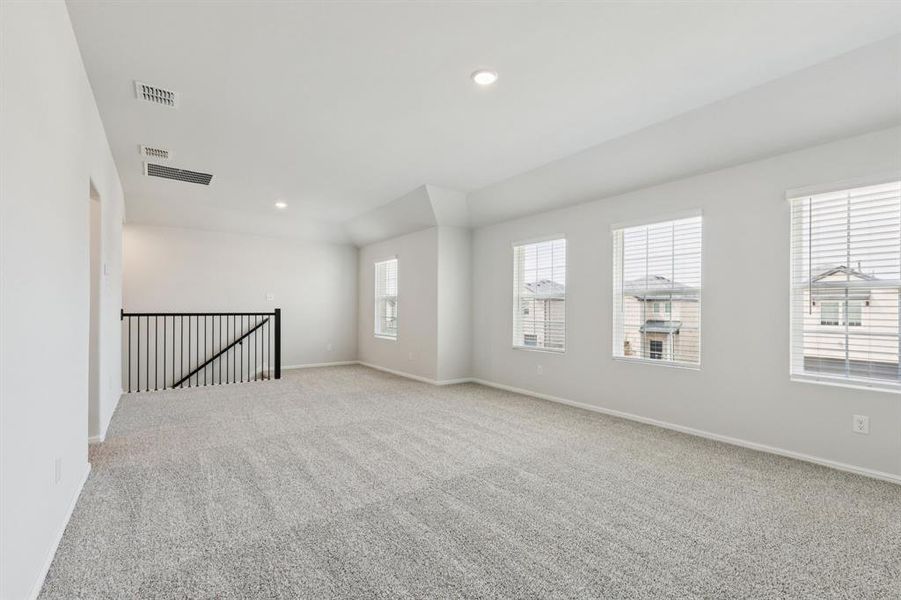 Spacious, unfurnished interior of a new home in AnaCapri, Anna (Image 19).