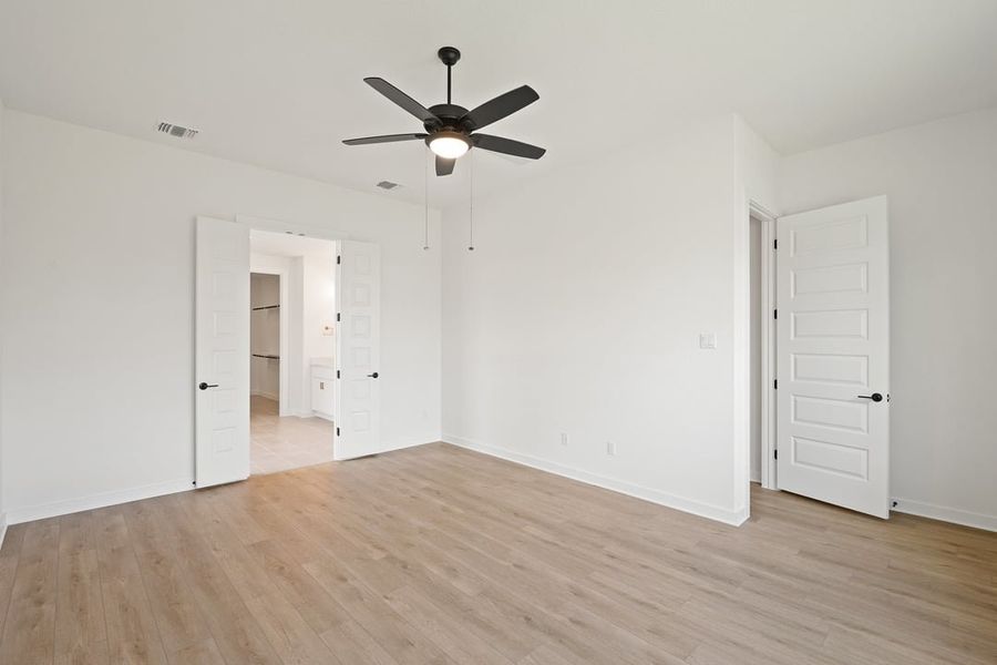 Spacious, unfurnished interior of a new home in Park Collection At Wolf Ranch, Georgetown (Image 33). Spacious, unfurnished interior of a new home in Park Collection At Wolf Ranch, Georgetown (Image 33).